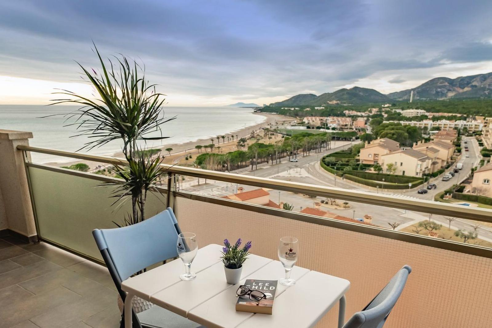 Apartamento Con Terraza, Vistas Playa Y Montana Hospitalet De L'Infant Esterno foto