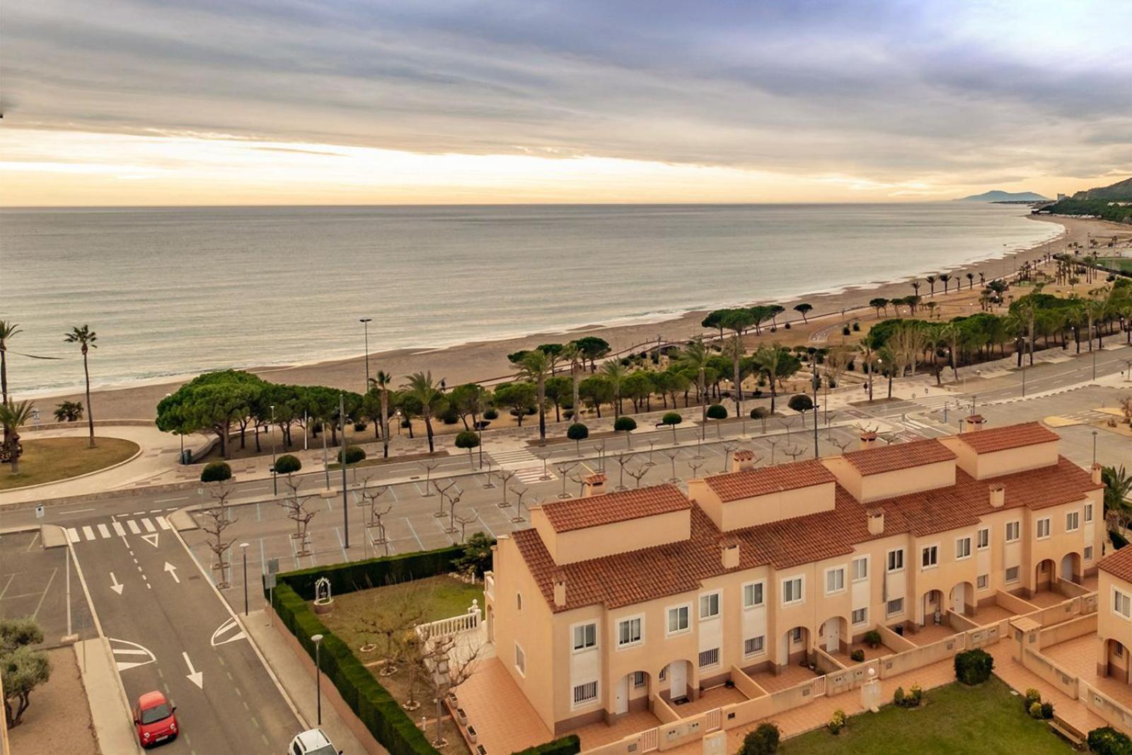 Apartamento Con Terraza, Vistas Playa Y Montana Hospitalet De L'Infant Esterno foto
