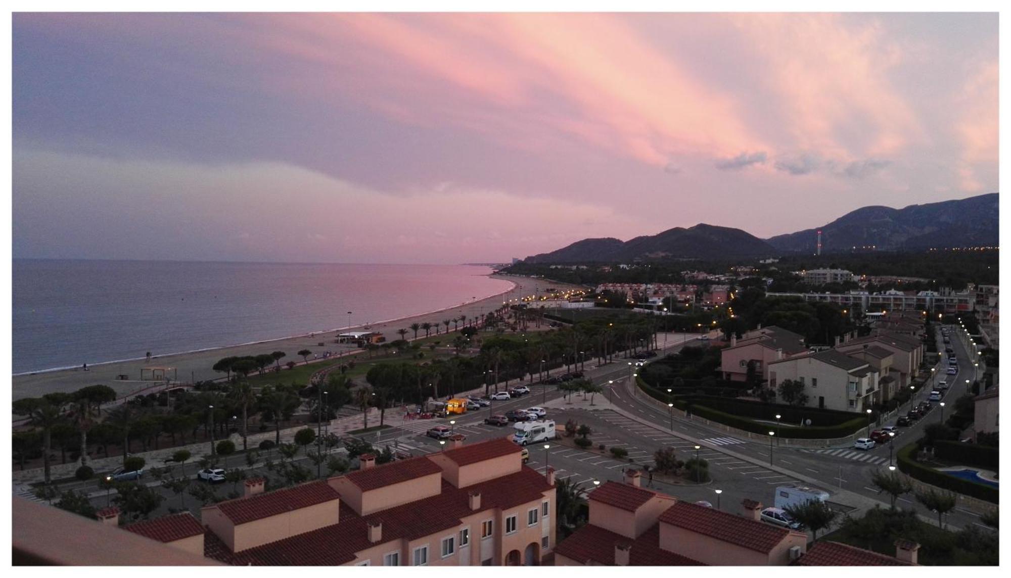 Apartamento Con Terraza, Vistas Playa Y Montana Hospitalet De L'Infant Esterno foto