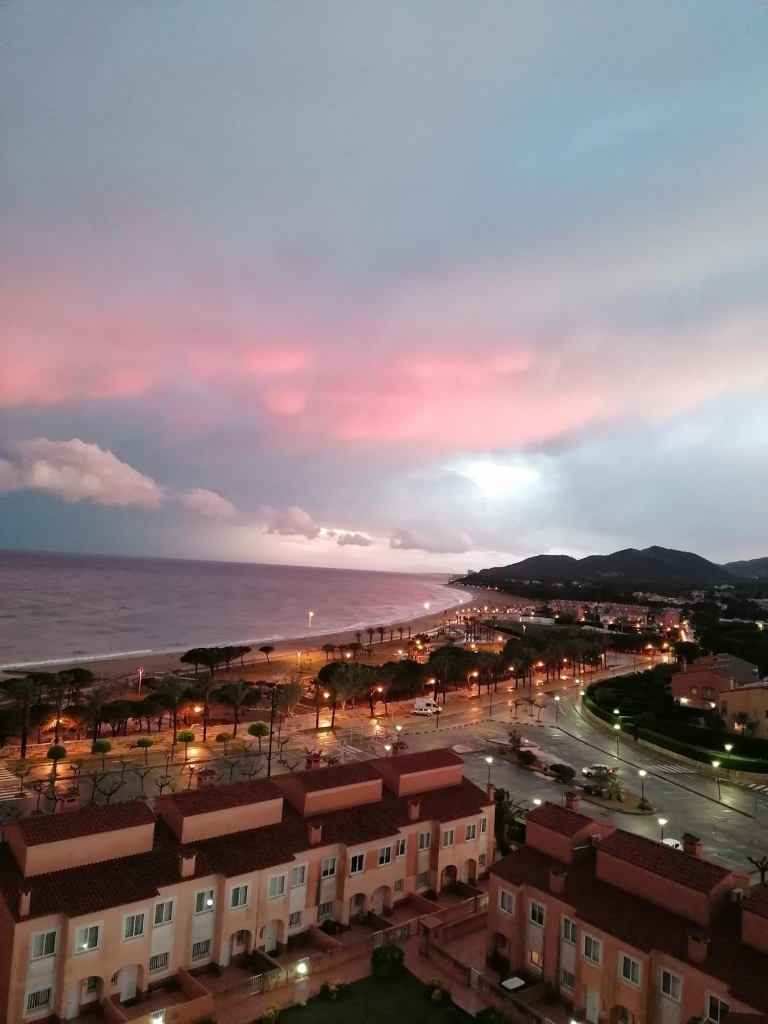 Apartamento Con Terraza, Vistas Playa Y Montana Hospitalet De L'Infant Esterno foto