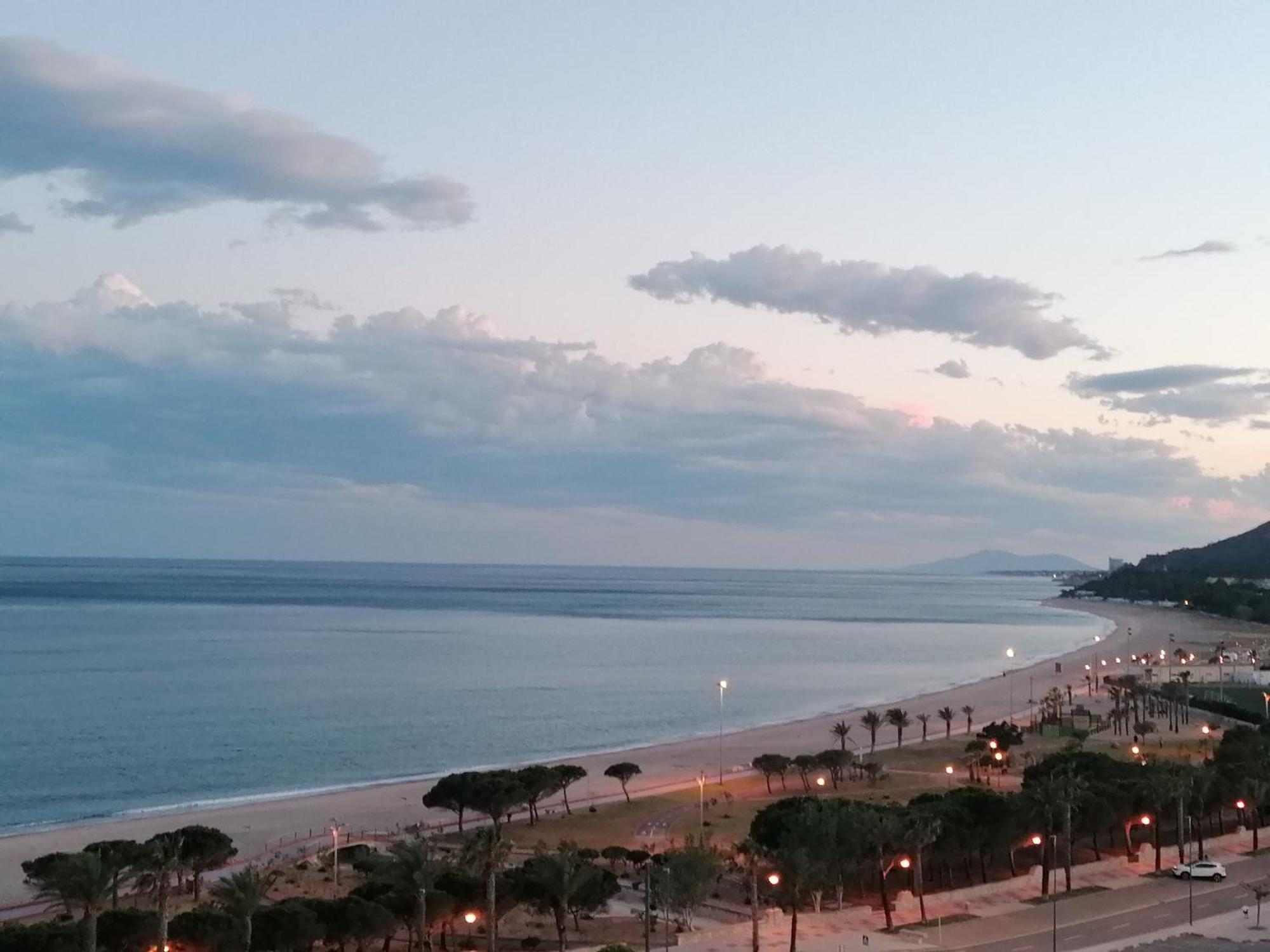 Apartamento Con Terraza, Vistas Playa Y Montana Hospitalet De L'Infant Esterno foto