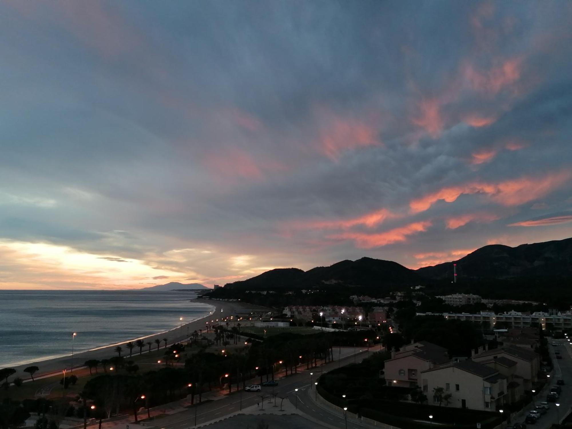 Apartamento Con Terraza, Vistas Playa Y Montana Hospitalet De L'Infant Esterno foto