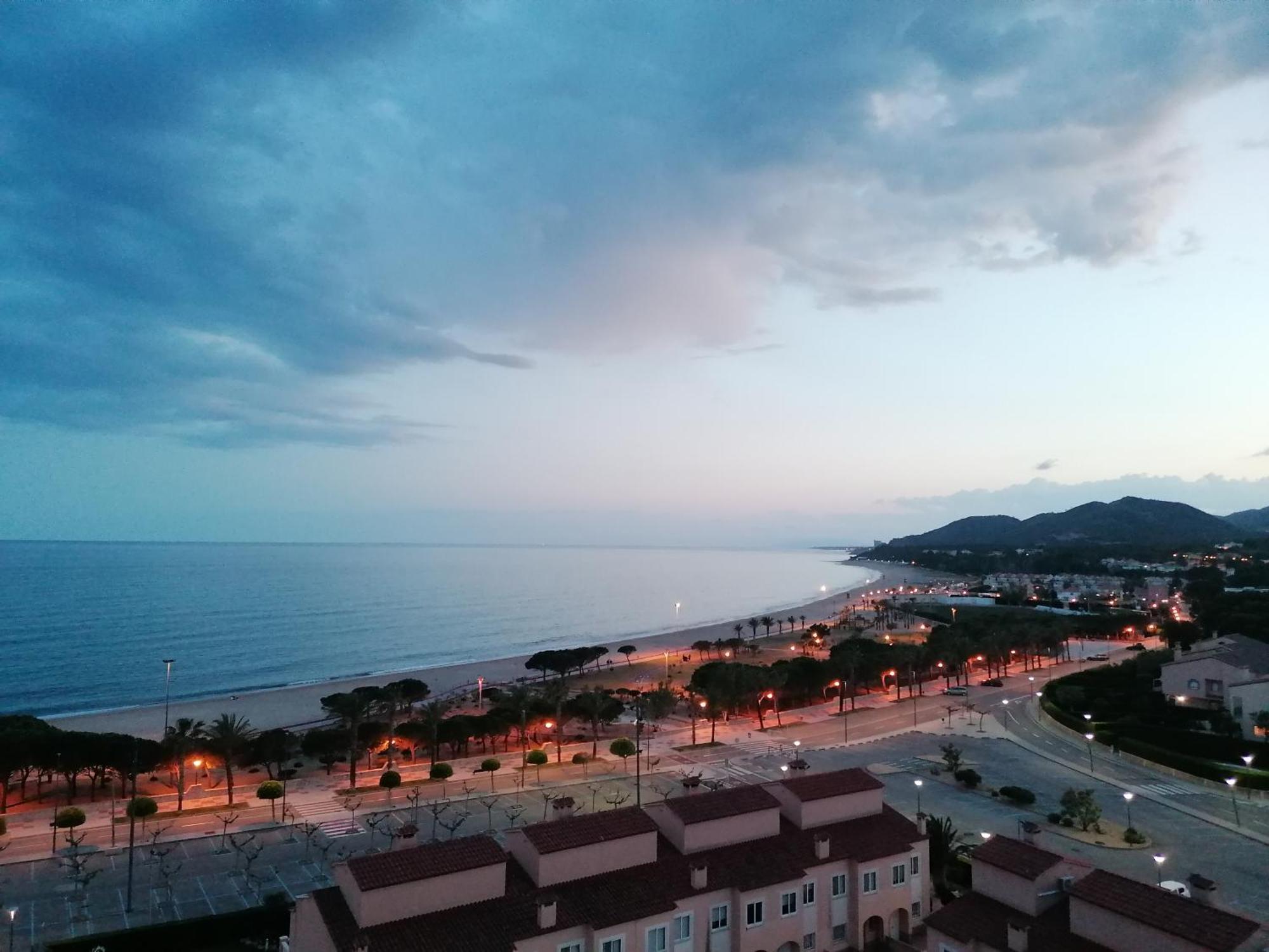 Apartamento Con Terraza, Vistas Playa Y Montana Hospitalet De L'Infant Esterno foto