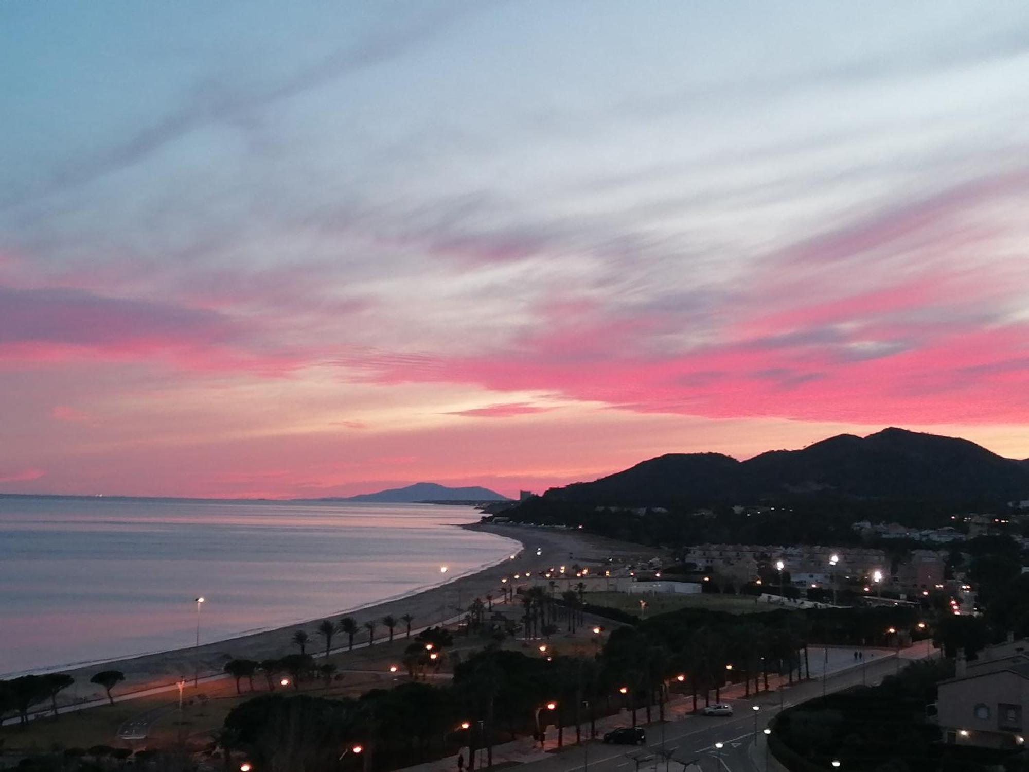 Apartamento Con Terraza, Vistas Playa Y Montana Hospitalet De L'Infant Esterno foto
