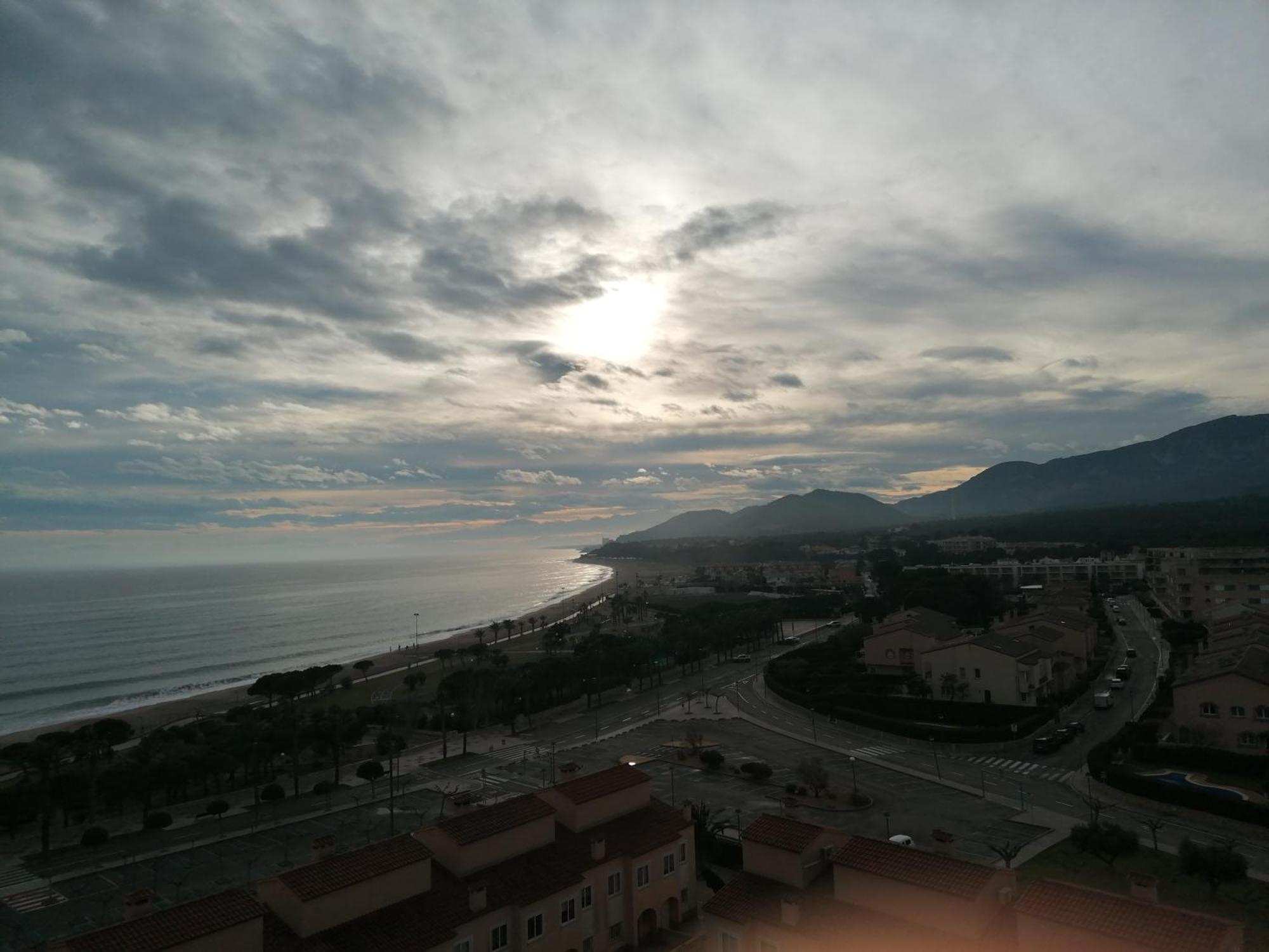 Apartamento Con Terraza, Vistas Playa Y Montana Hospitalet De L'Infant Esterno foto