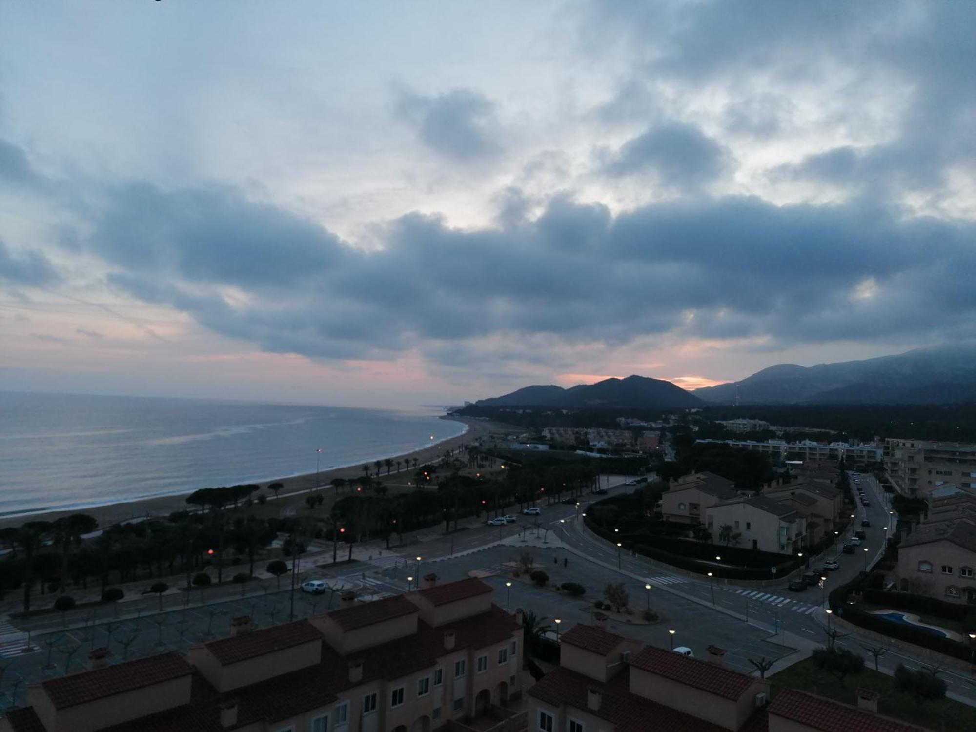 Apartamento Con Terraza, Vistas Playa Y Montana Hospitalet De L'Infant Esterno foto