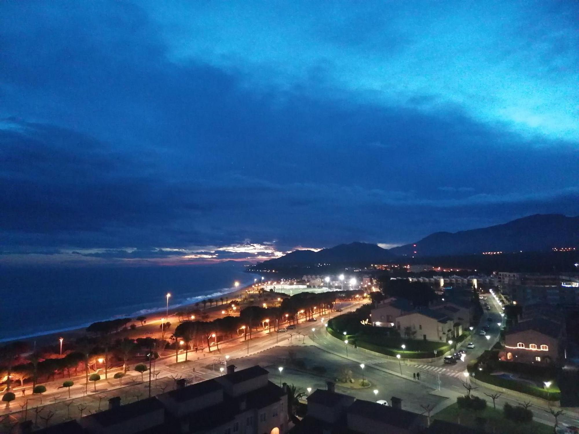 Apartamento Con Terraza, Vistas Playa Y Montana Hospitalet De L'Infant Esterno foto