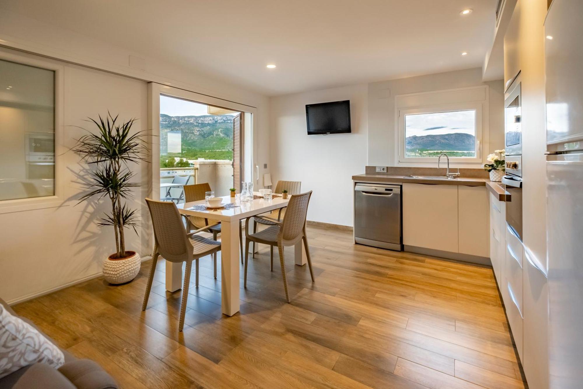 Apartamento Con Terraza, Vistas Playa Y Montana Hospitalet De L'Infant Esterno foto